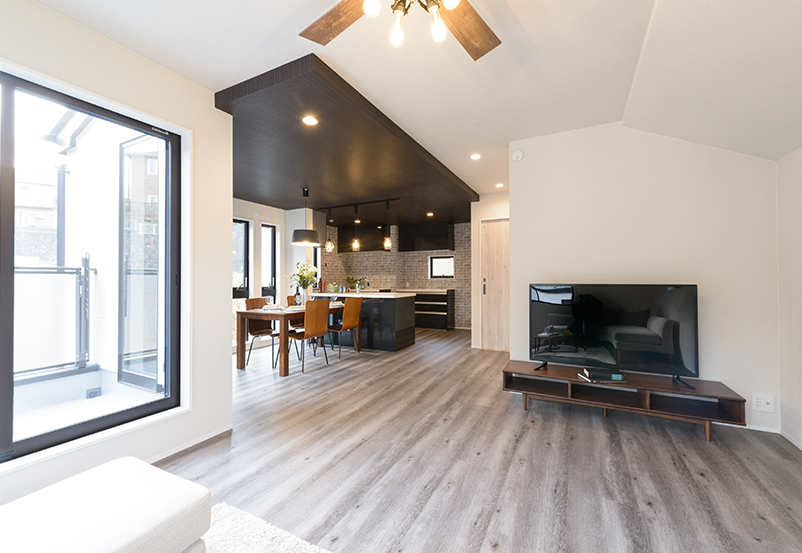 不動産の売却は「仲介（媒介）」と「買取」で最適解が変わります。