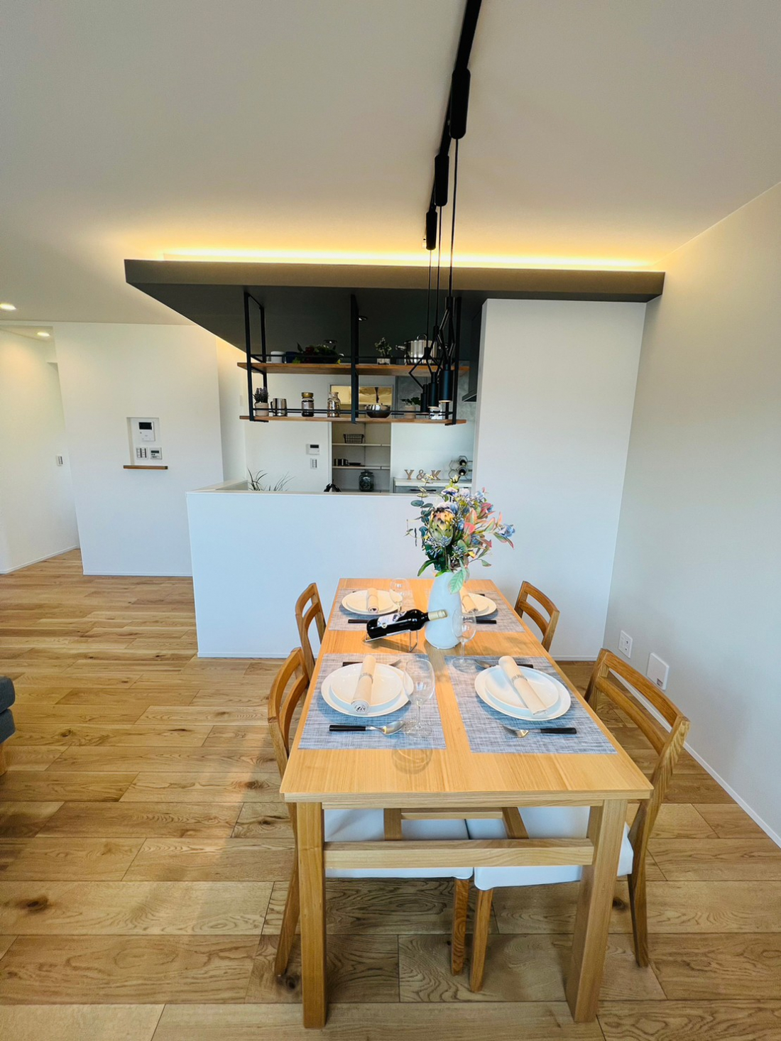 間接照明のぬくもりある住宅