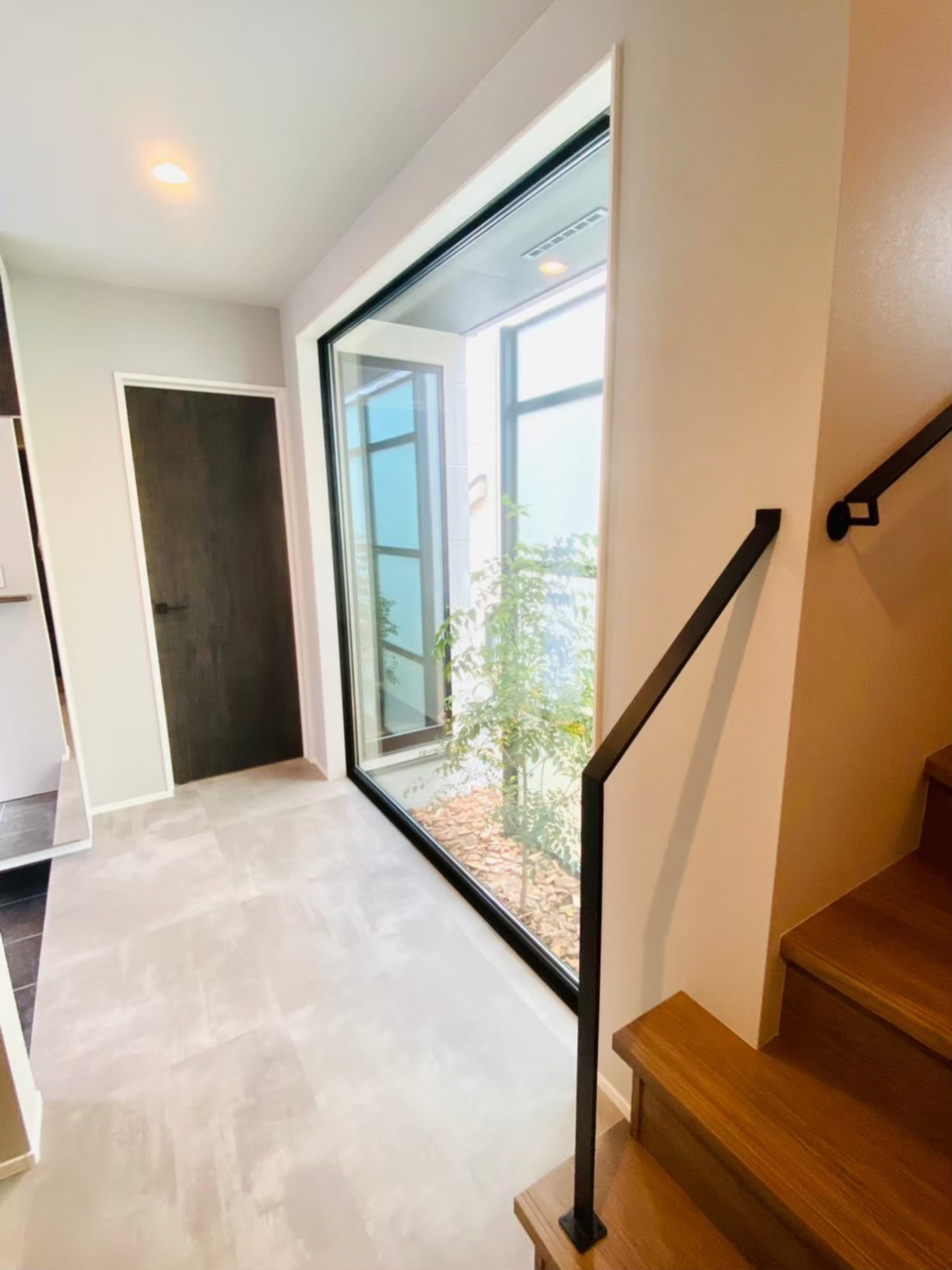 開放感を演出する玄関