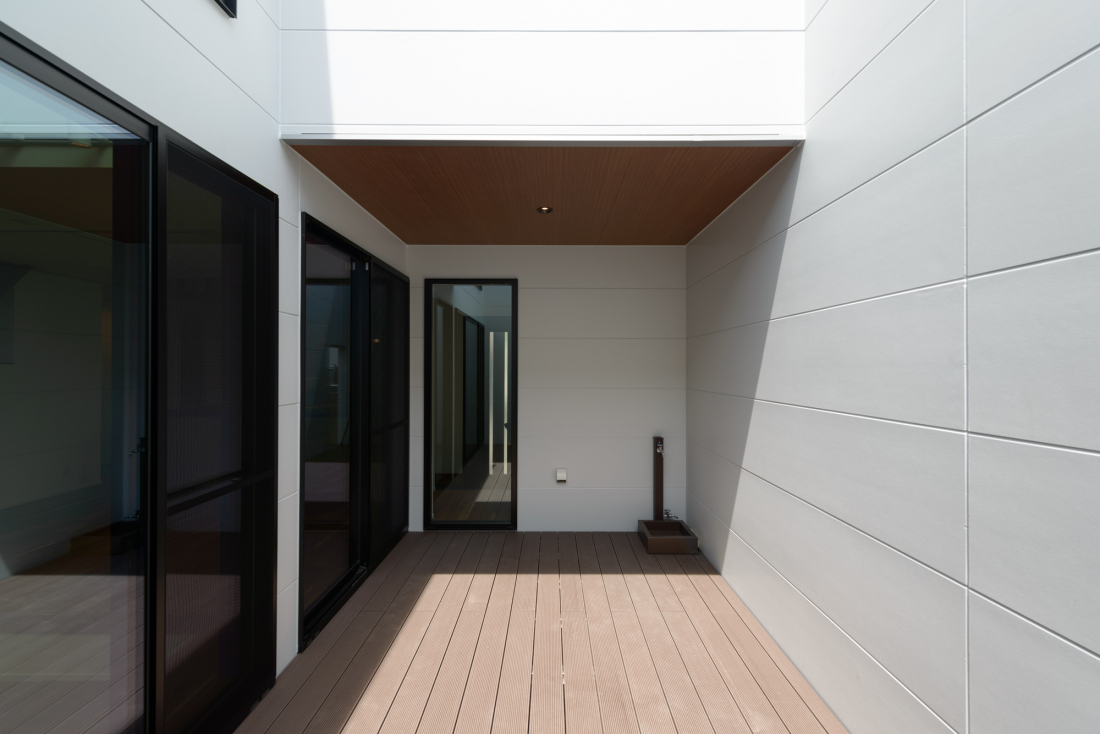 中庭は日あたり抜群