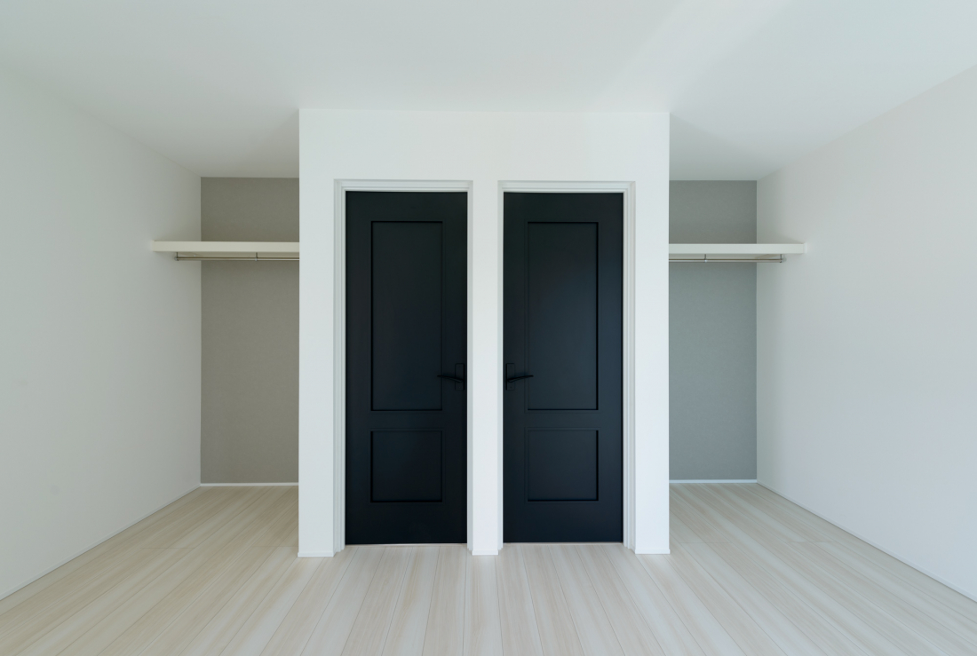 将来は2部屋に仕切れる広々とした洋室