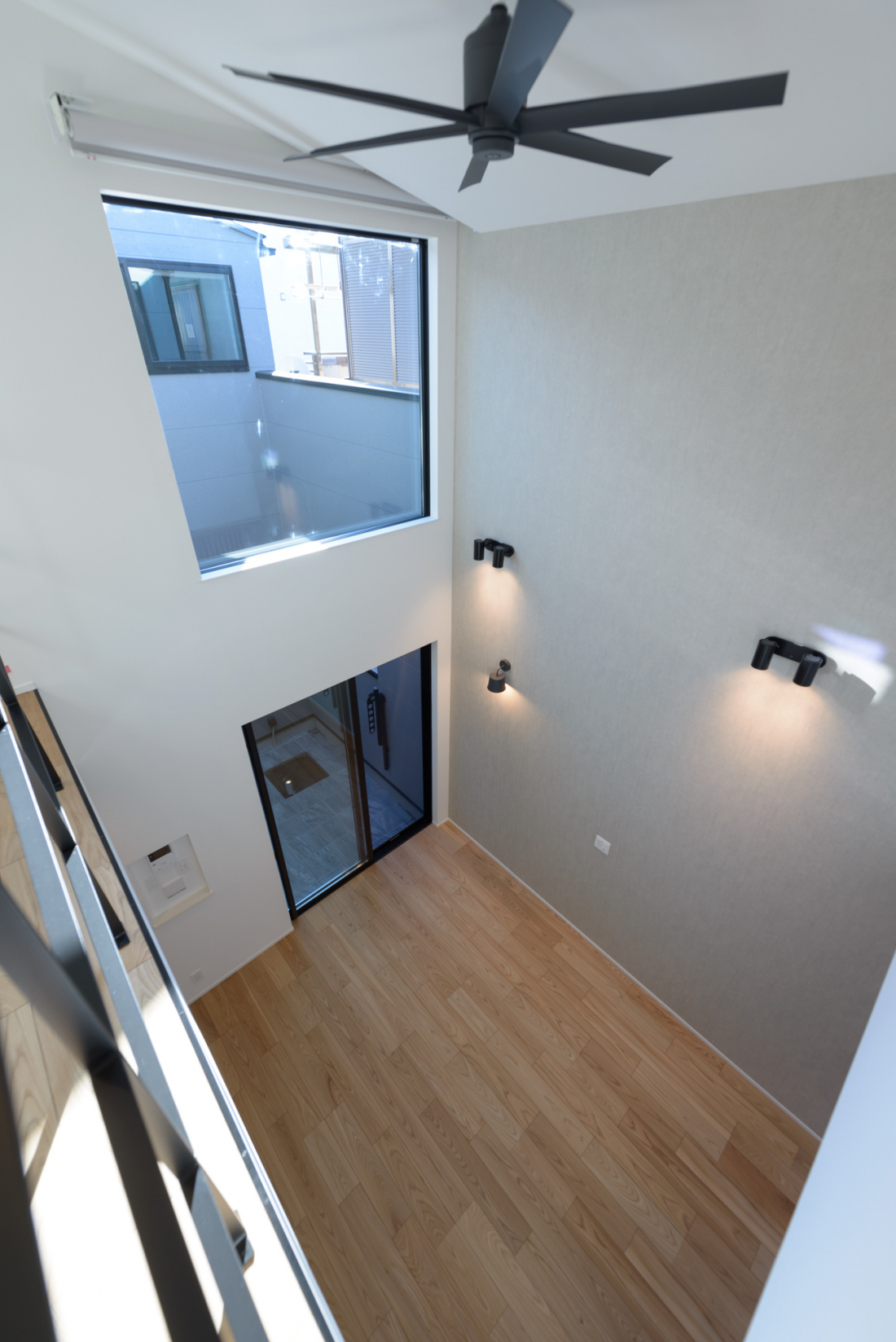 開放感のある吹き抜け天井