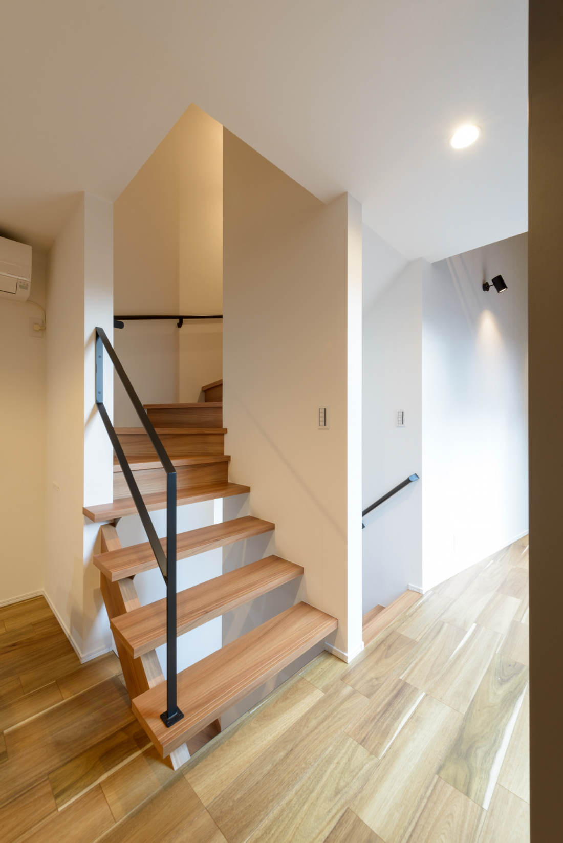 デザイン住宅ならではのオープン階段