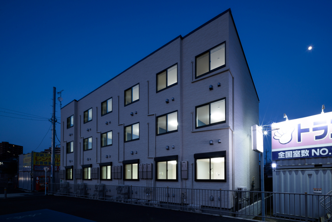 外観写真（夜）