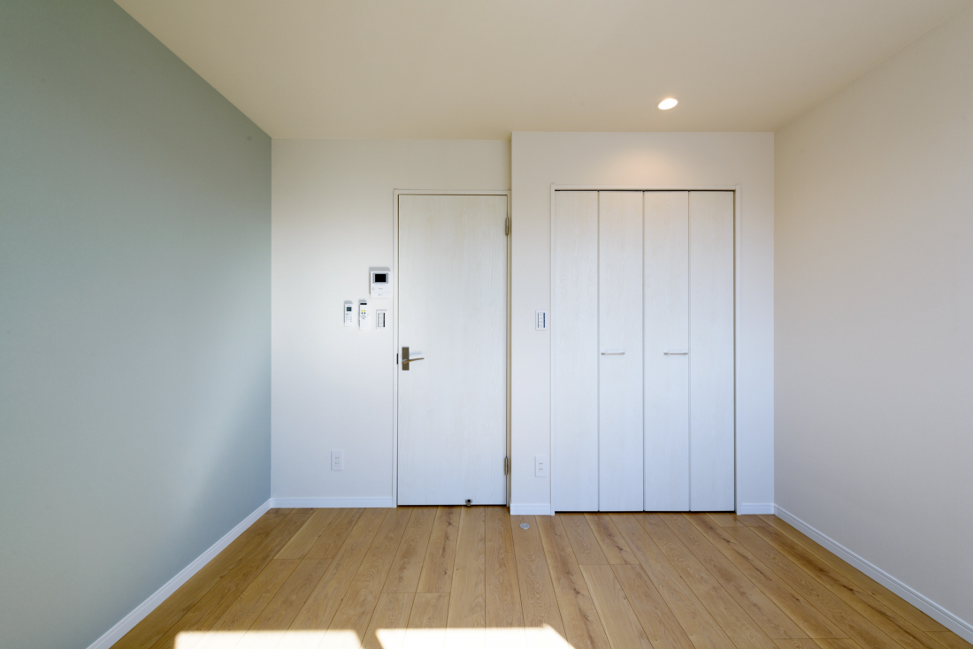 外観写真（夜）