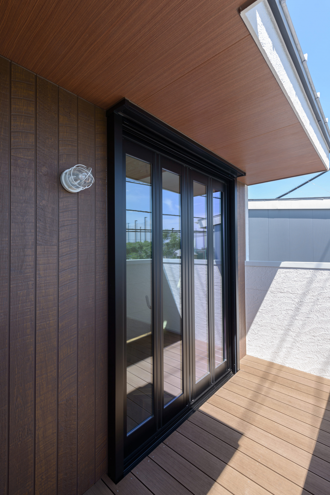 ウッドデッキのバルコニー