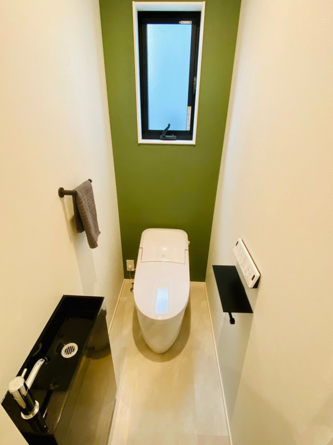 手洗い器のあるトイレ