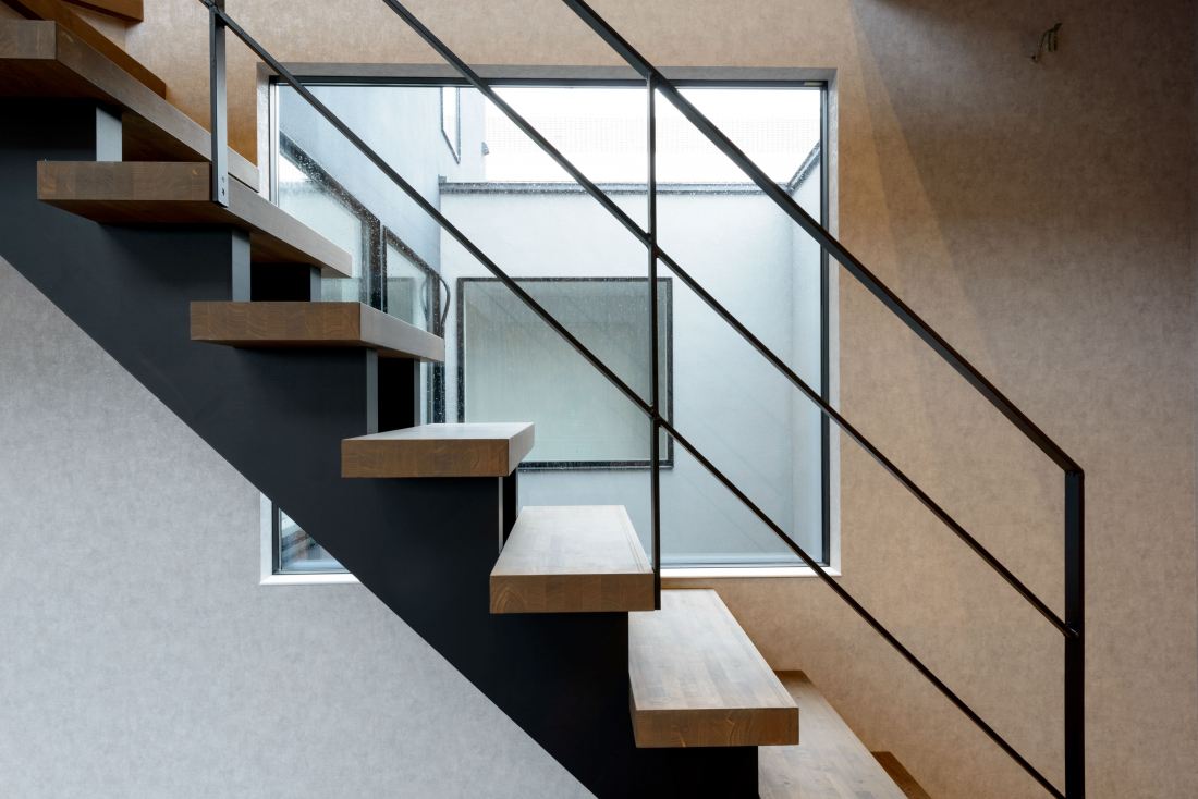 クラシックな雰囲気のある階段